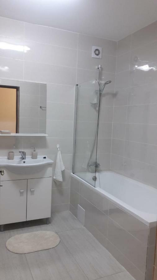 Travel Homzzz Apartments Targu Mures Ngoại thất bức ảnh